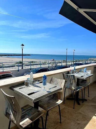 La terraza del Belvédère frente al mar